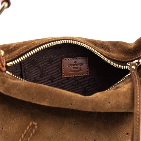 lv onatah|LOUIS VUITTON Suede Mahina Onatah Pochette Cacao.